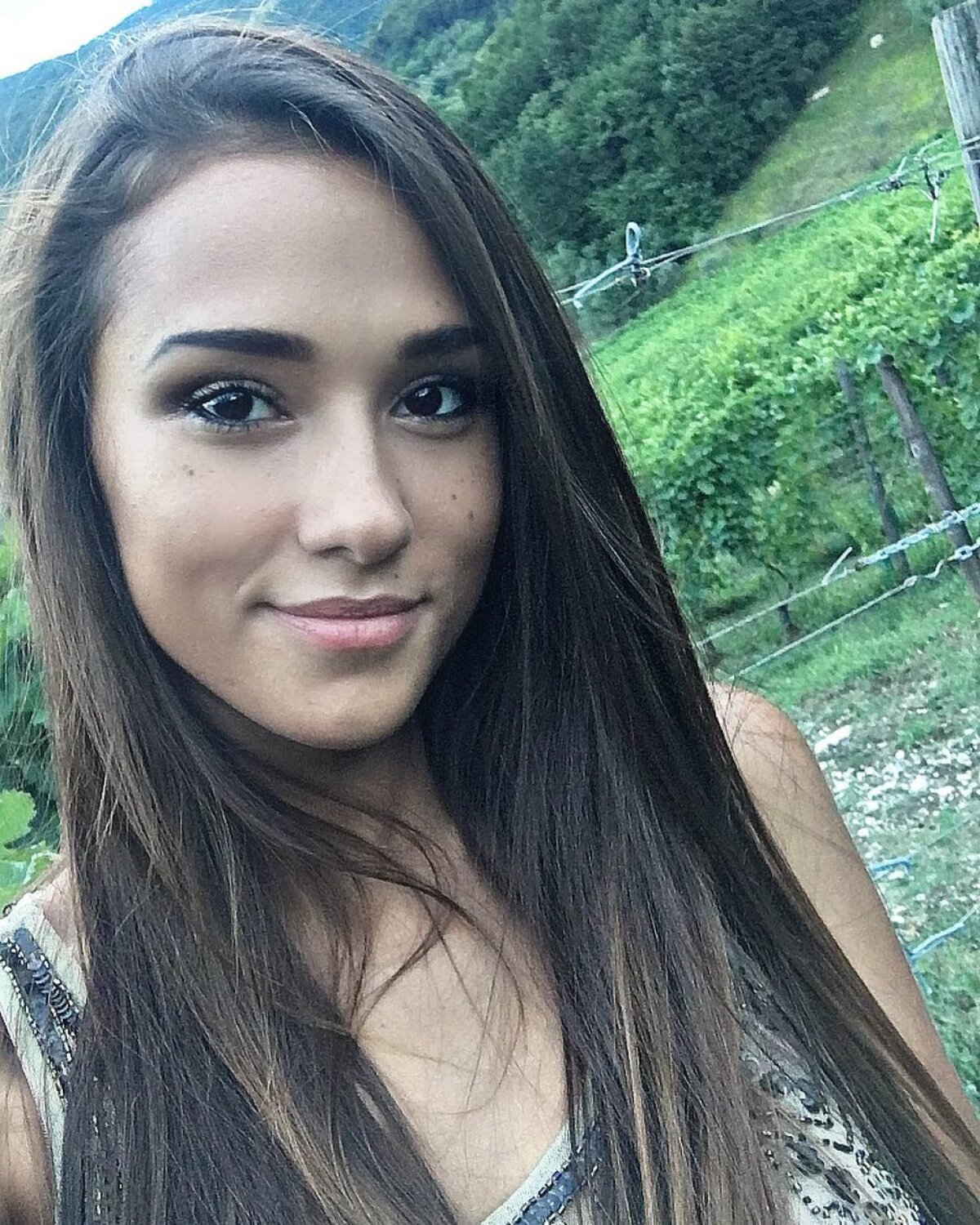 GALERIE FOTO Imagini provocatoare! O moldoveancă se iubește cu un star de la Inter Milano