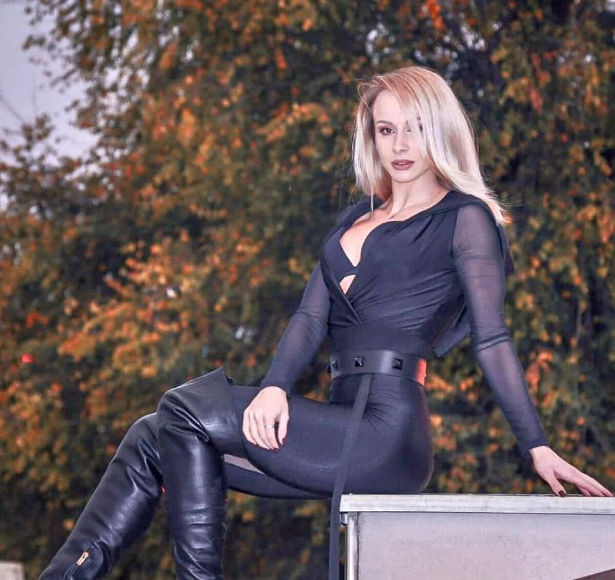 FOTO Mai sexy ca niciodată! Sandra Izbașa, costumație provocatoare la petrecerea de Halloween