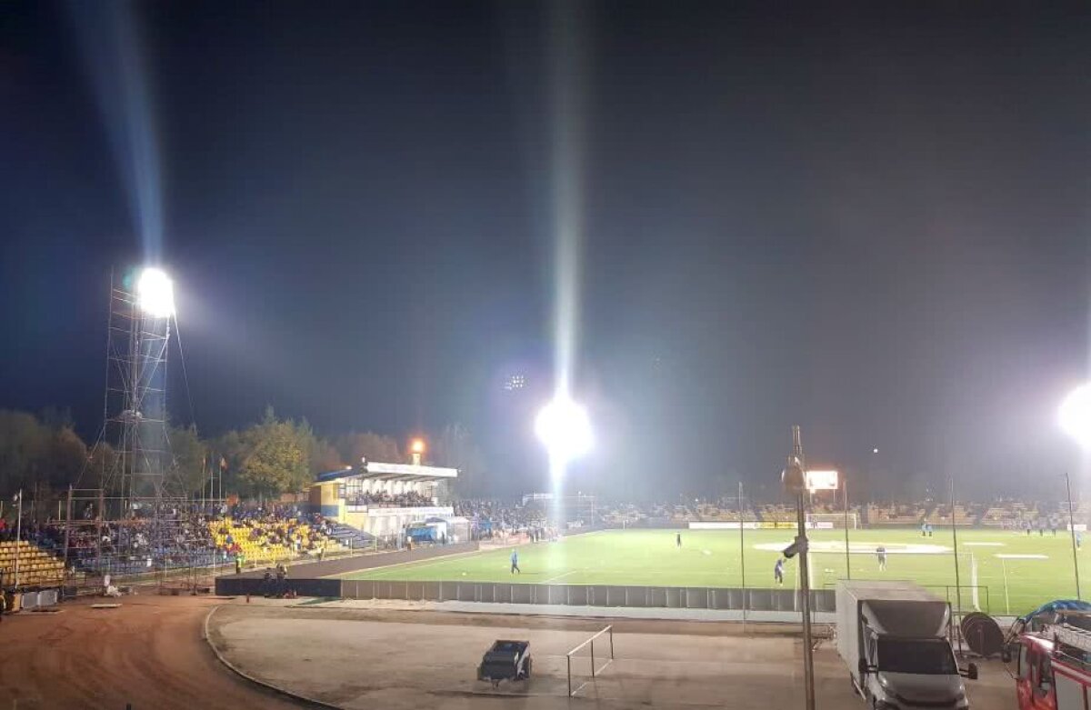 DUNĂREA CĂLĂRAȘI - FCSB //  GALERIE FOTO + VIDEO Nocturna scânteiază la Călărași! Sărbătoare pe stadionul "Ion Comșa", la primul meci din istorie jucat în nocturnă