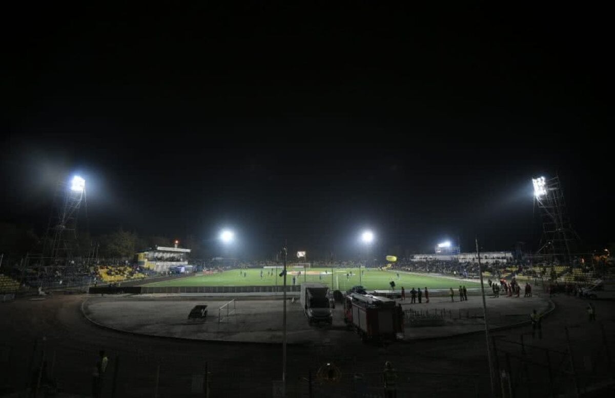 DUNĂREA CĂLĂRAȘI - FCSB //  GALERIE FOTO + VIDEO Nocturna scânteiază la Călărași! Sărbătoare pe stadionul "Ion Comșa", la primul meci din istorie jucat în nocturnă