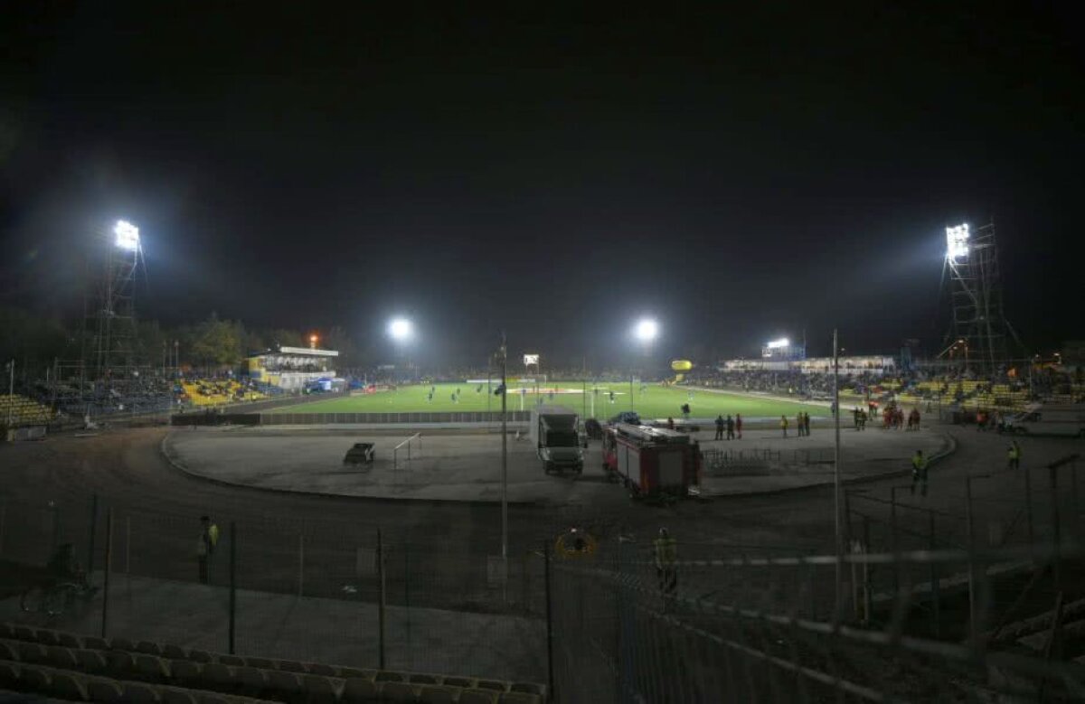 DUNĂREA CĂLĂRAȘI - FCSB //  GALERIE FOTO + VIDEO Nocturna scânteiază la Călărași! Sărbătoare pe stadionul "Ion Comșa", la primul meci din istorie jucat în nocturnă