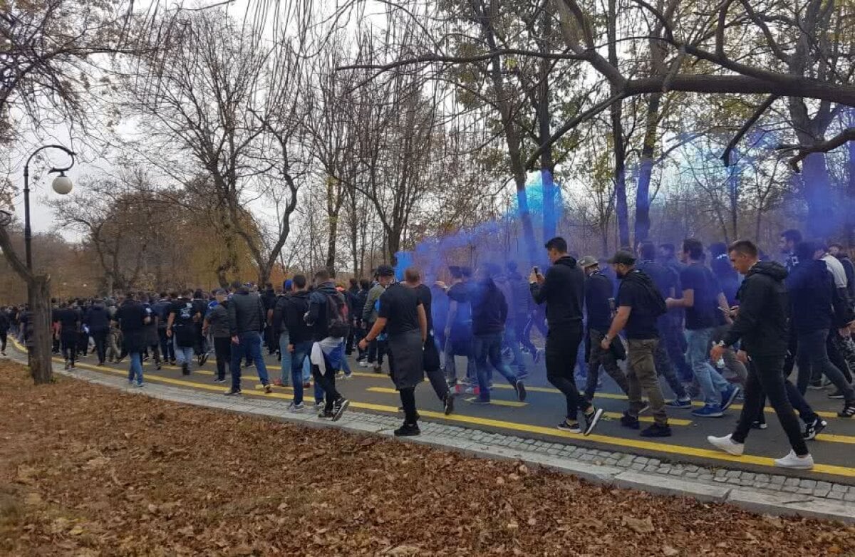 VIDEO+FOTO Suporterii FC U Craiova au ajuns la stadion pentru duelul cu CSU! Schimb de replici între Mititelu și fanii rivalei din oraș