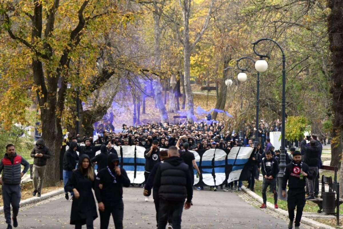 VIDEO+FOTO Suporterii FC U Craiova au ajuns la stadion pentru duelul cu CSU! Schimb de replici între Mititelu și fanii rivalei din oraș