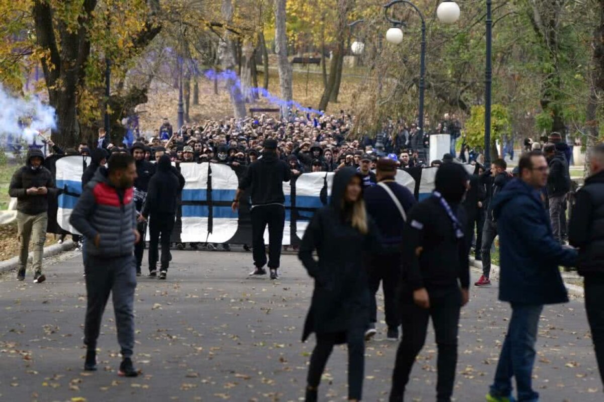 VIDEO+FOTO Suporterii FC U Craiova au ajuns la stadion pentru duelul cu CSU! Schimb de replici între Mititelu și fanii rivalei din oraș