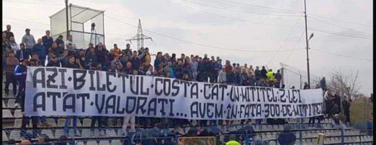 GALERIE FOTO Galeriile lui CS U și FC U Craiova s-au întrecut în ironii la derby-ul de azi: "A dat ultrășia-n voi, susțineți și Clona 2" vs "Avem în față 300 de mititei"