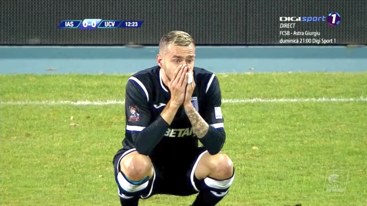 GALERIE FOTO + VIDEO Accidentare cutremurătoare în Poli Iași - Craiova: Valentin Mihăilă, INCOȘTIENT după o lovitură brutală, în gât, a lui Laurențiu Rus