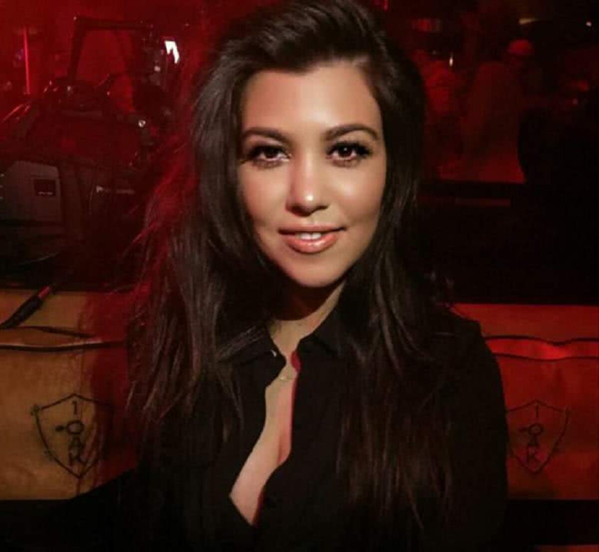 FOTO Kourtney Kardashian a pozat SUPER HOT, dar fanii ei au observat un alt detaliu de fundal care a devenit VIRAL