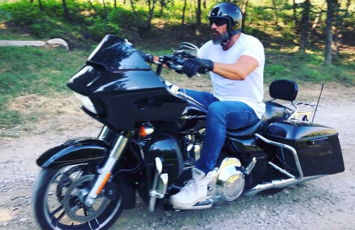 FOTO Instasport // Old-school "Arnold" » Bogdan Stelea își expune pasiunile pe Instagram: motociclism, trabucuri, modă