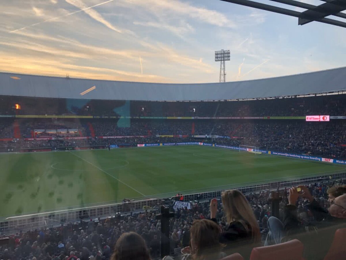 VIDEO+FOTO Se întâmplă și în Olanda :) » Nocturna a picat la Feyenoord și Venlo, iar meciul a fost abandonat! Ce spune regulamentul și ce s-ar fi întâmplat în Liga 1