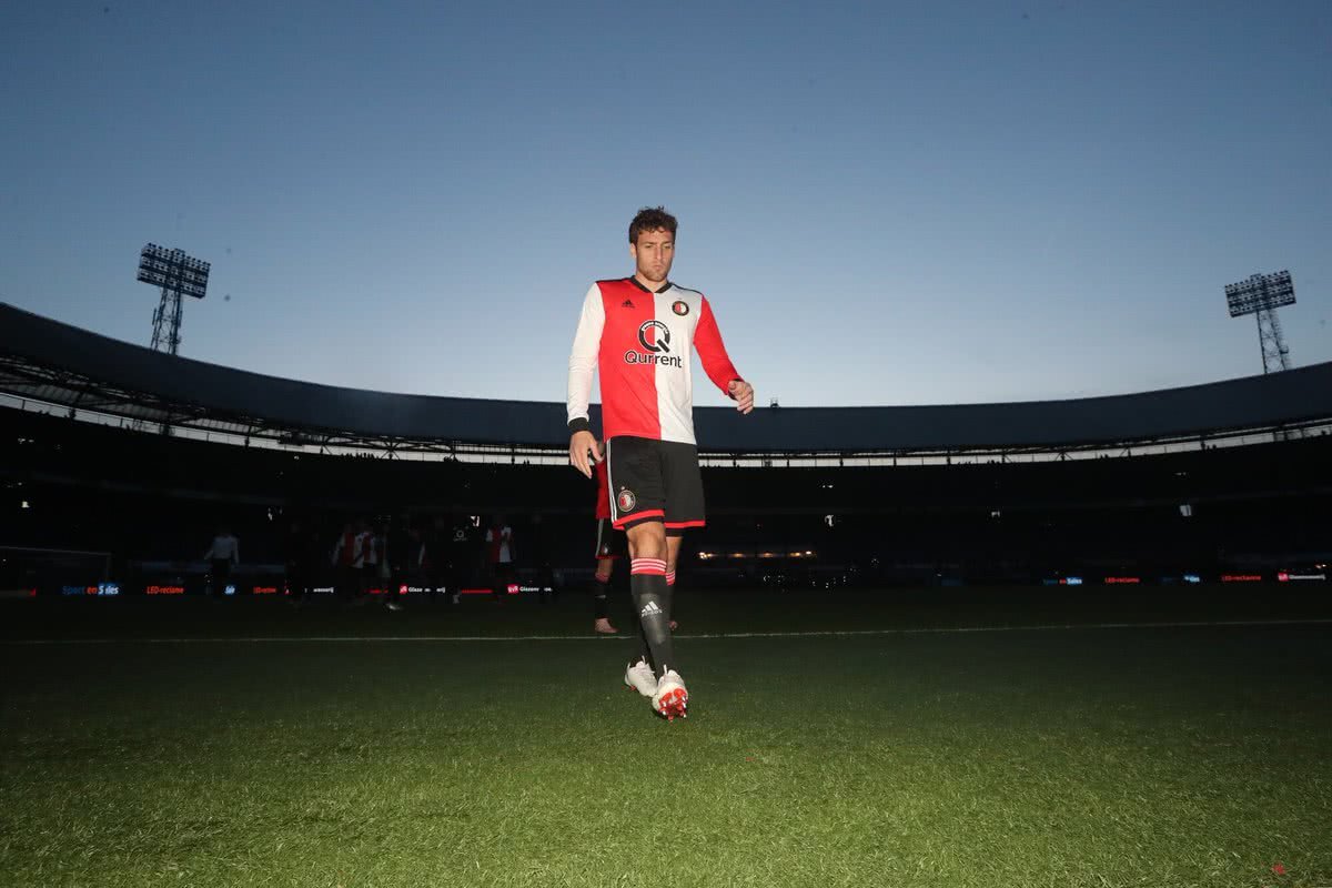 VIDEO+FOTO Se întâmplă și în Olanda :) » Nocturna a picat la Feyenoord și Venlo, iar meciul a fost abandonat! Ce spune regulamentul și ce s-ar fi întâmplat în Liga 1