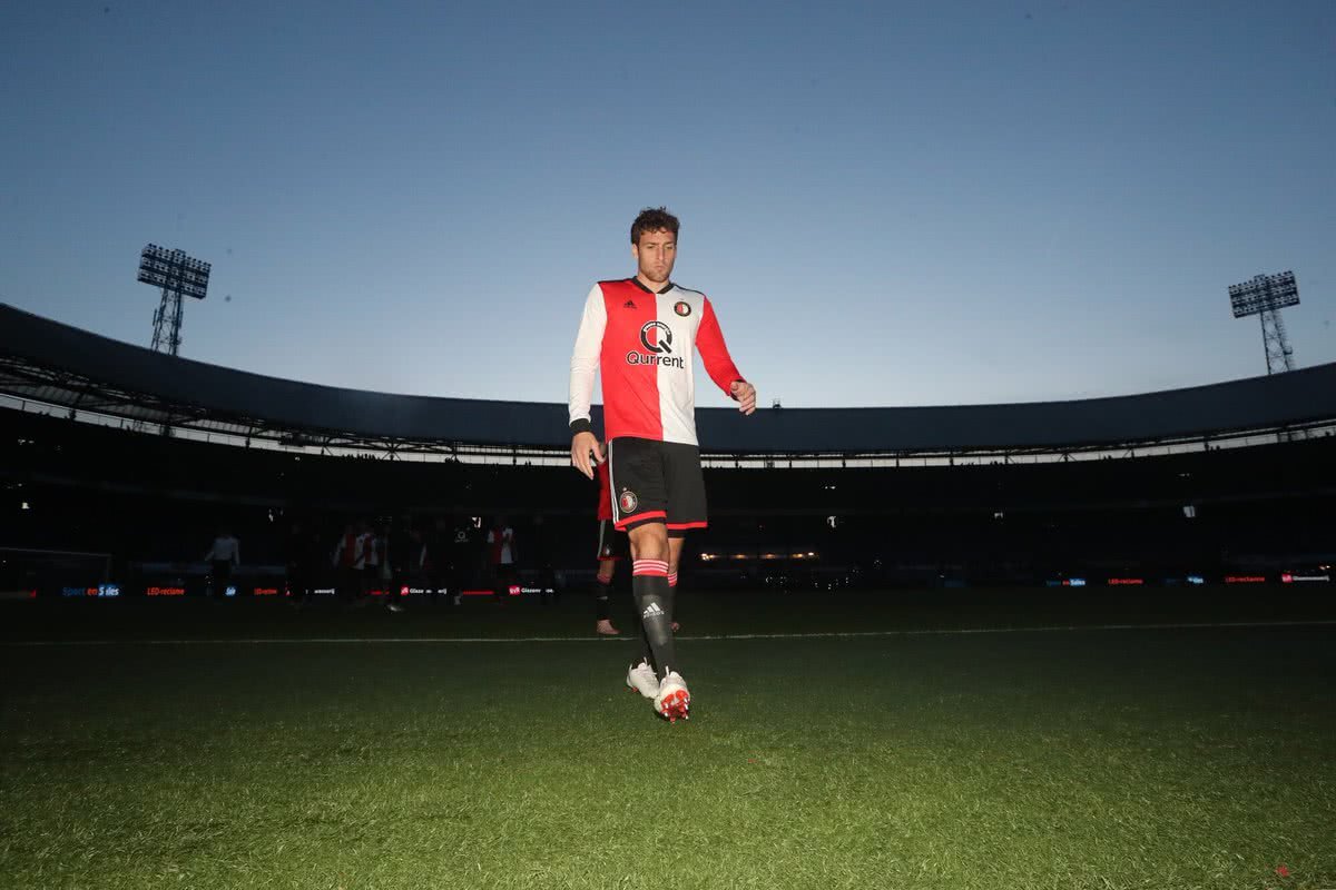 VIDEO+FOTO Se întâmplă și în Olanda :) » Nocturna a picat la Feyenoord și Venlo, iar meciul a fost abandonat! Ce spune regulamentul și ce s-ar fi întâmplat în Liga 1