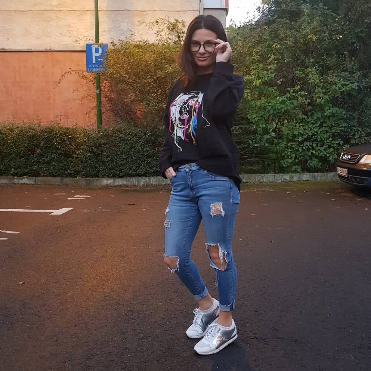 FOTO Sport la domiciliu » Superba Ellie White se antrenează doar acasă: ”Intram pe Youtube și mă inspiram”