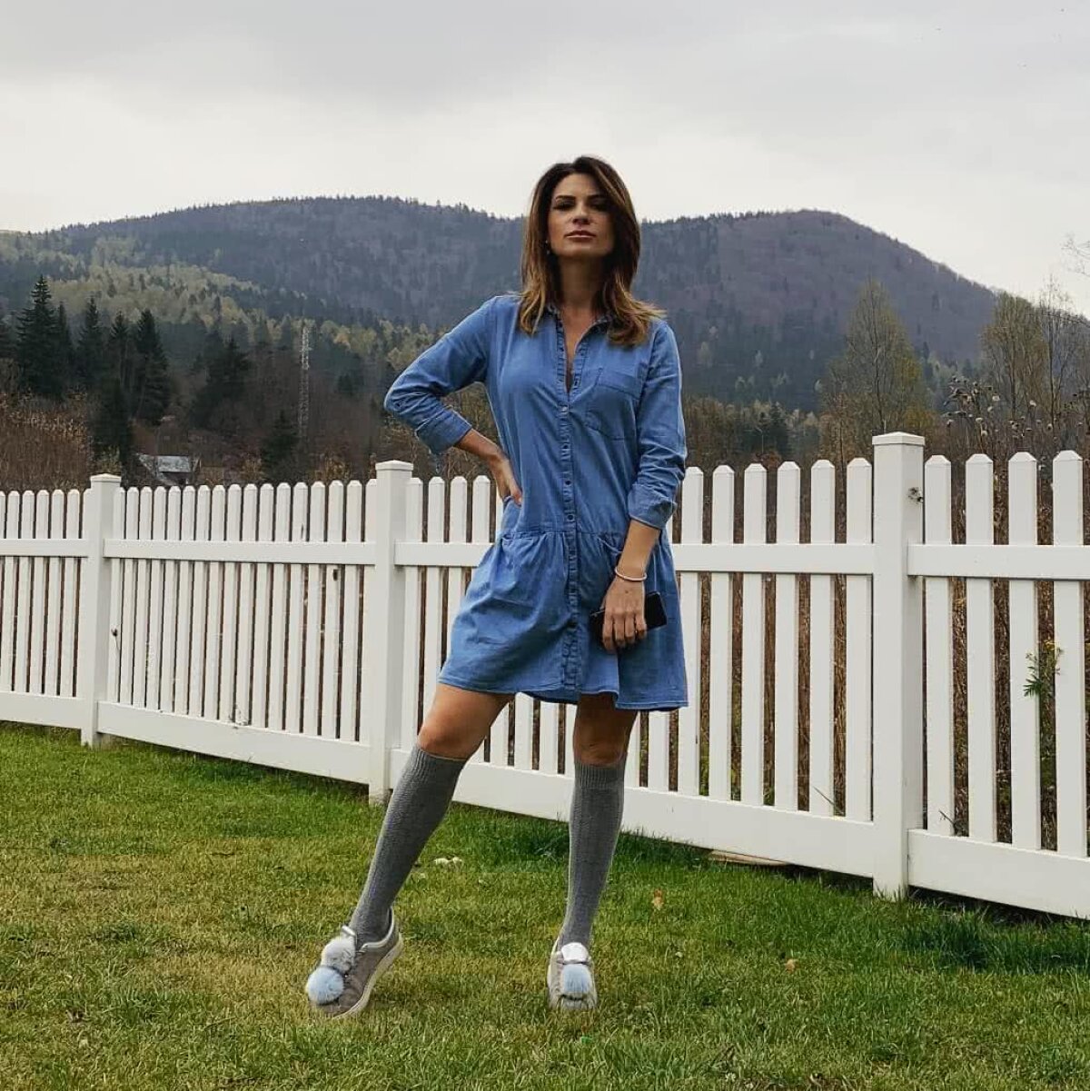 FOTO Sport la domiciliu » Superba Ellie White se antrenează doar acasă: ”Intram pe Youtube și mă inspiram”