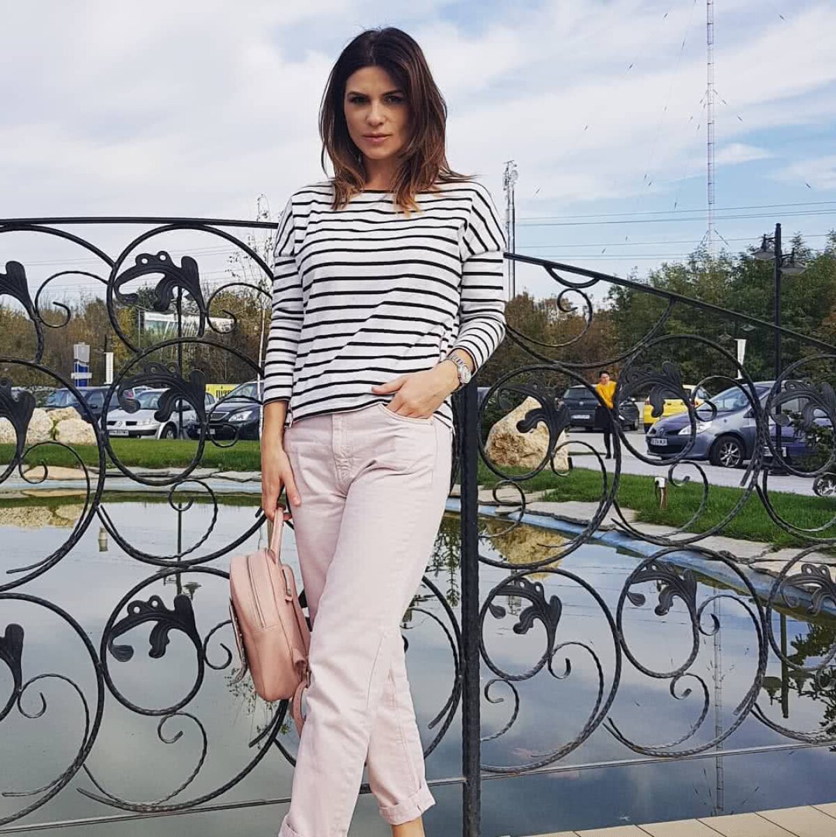 FOTO Sport la domiciliu » Superba Ellie White se antrenează doar acasă: ”Intram pe Youtube și mă inspiram”