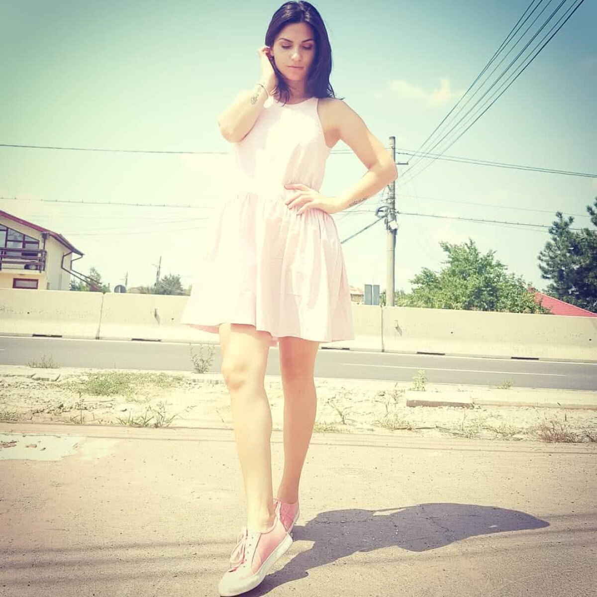 FOTO Sport la domiciliu » Superba Ellie White se antrenează doar acasă: ”Intram pe Youtube și mă inspiram”
