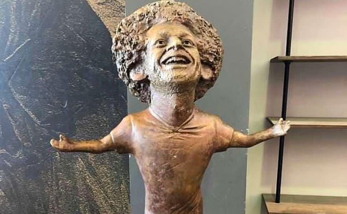 FOTO Vă mai aduceți aminte de statuia lui Ronaldo din Madeira? Salah are una la fel de amuzantă în Egipt :) 
