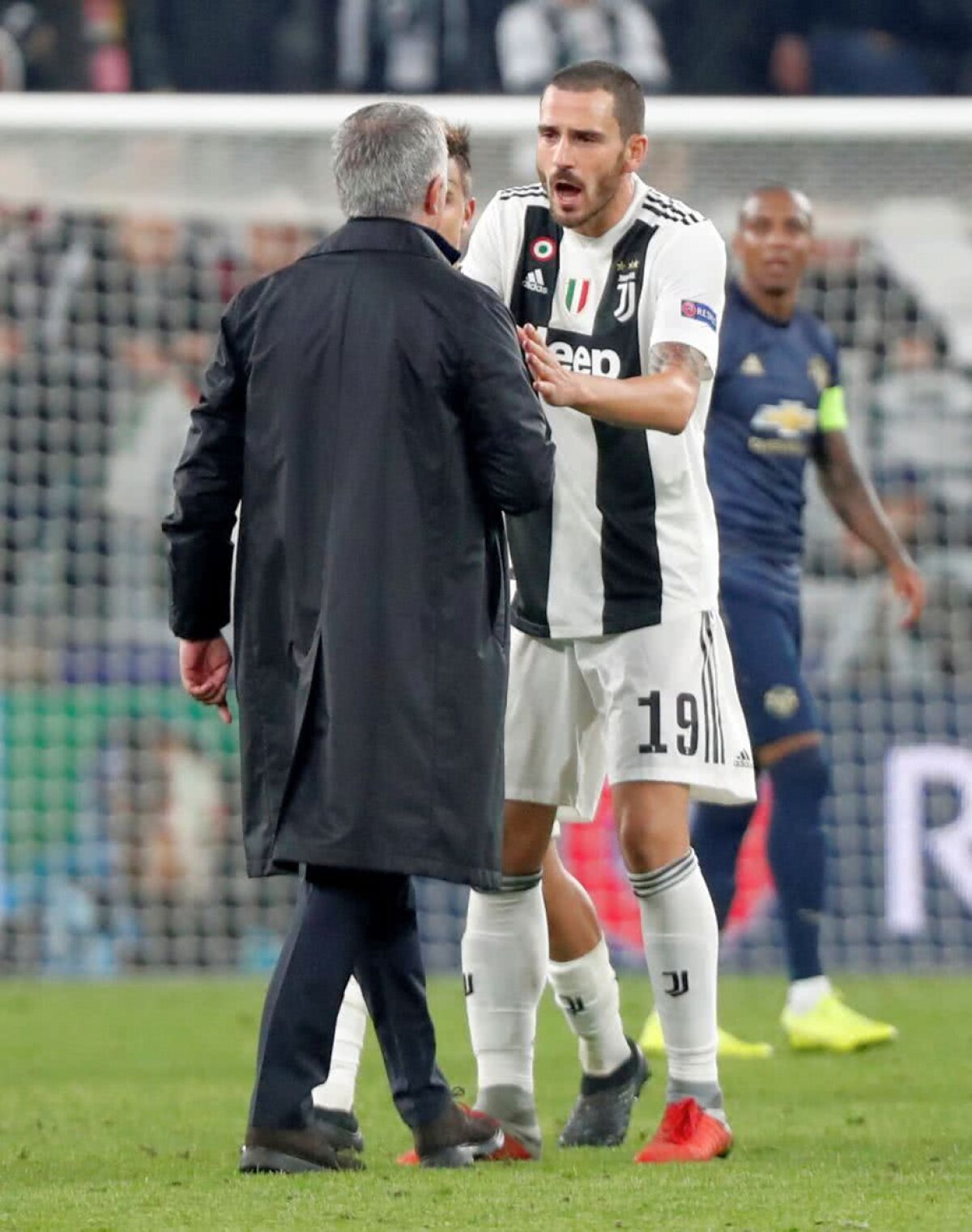 JUVENTUS - MANCHESTER UNITED 1-2 // VIDEO + FOTO Mourinho, gesturi provocatoare făcute către fanii lui Juventus! O legendă a lui United l-a criticat