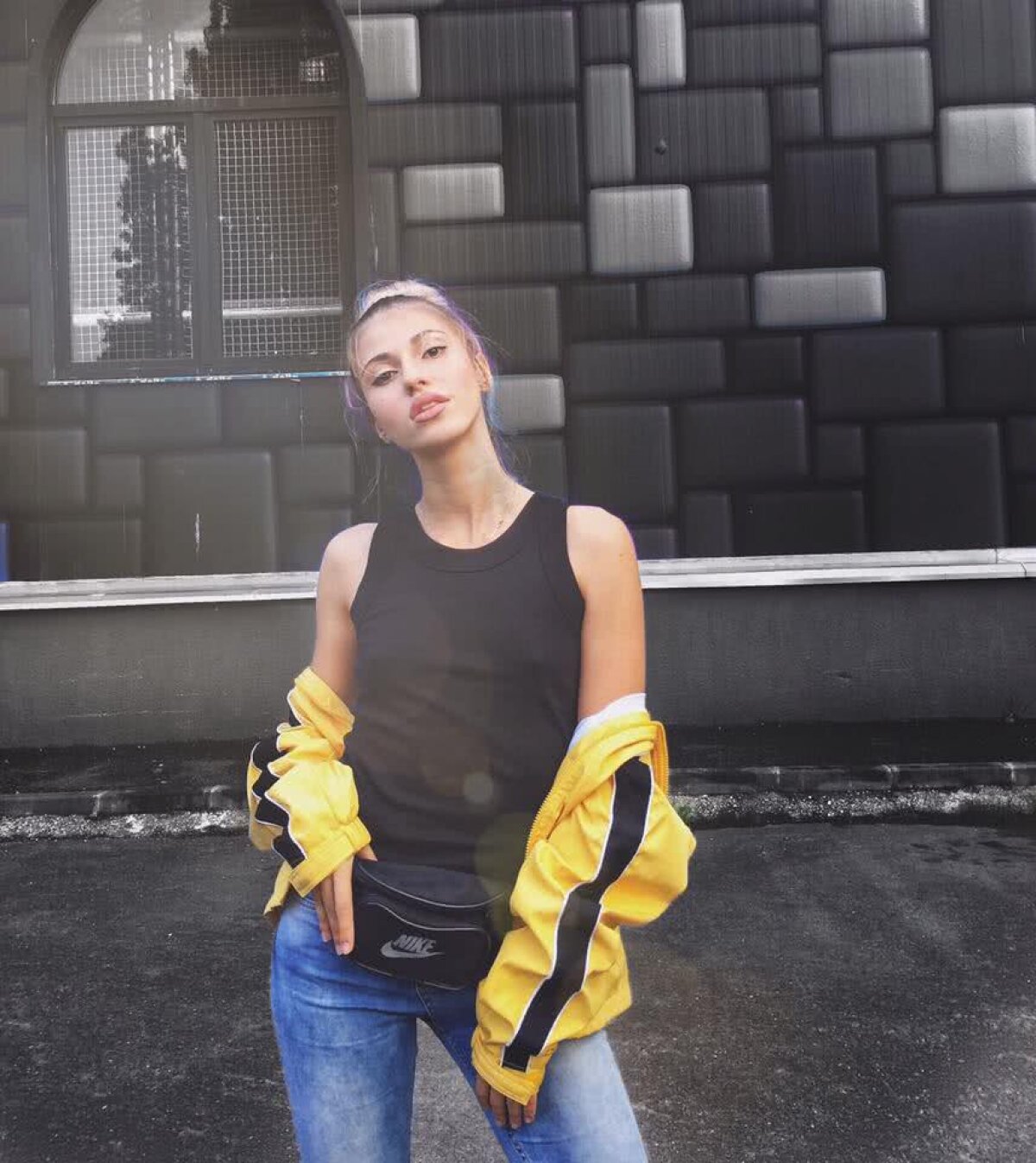 GALERIE FOTO Apariție WOW! Ea e Bianca, noua senzație a industriei muzicale românești! Merge la sală și e îndrăgostită de echitație