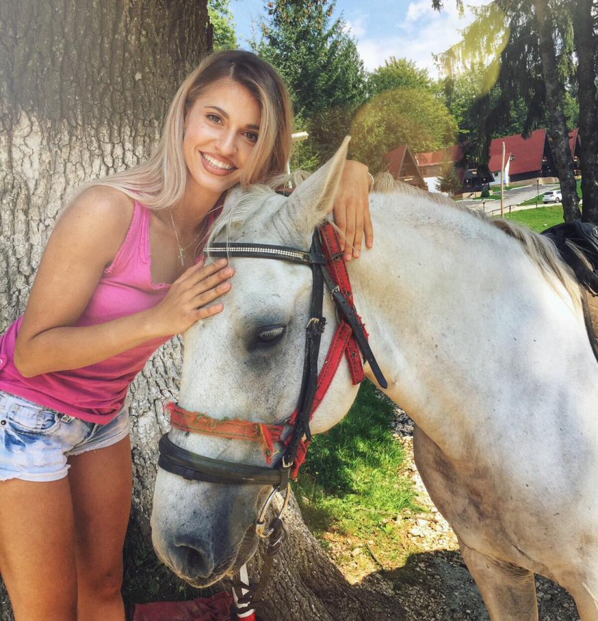GALERIE FOTO Apariție WOW! Ea e Bianca, noua senzație a industriei muzicale românești! Merge la sală și e îndrăgostită de echitație