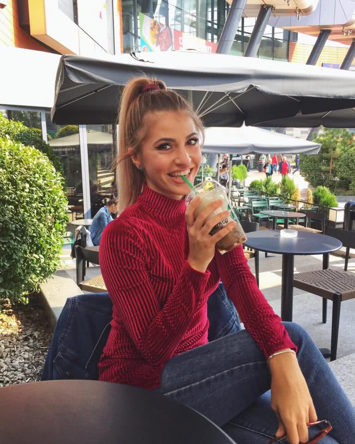 GALERIE FOTO Apariție WOW! Ea e Bianca, noua senzație a industriei muzicale românești! Merge la sală și e îndrăgostită de echitație