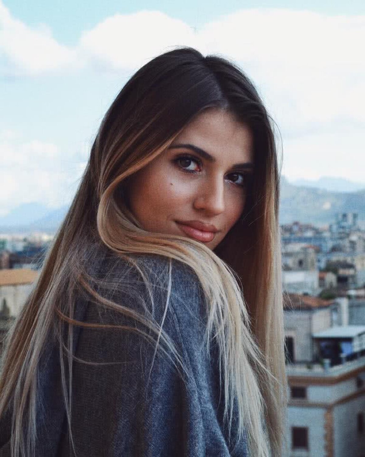 GALERIE FOTO Apariție WOW! Ea e Bianca, noua senzație a industriei muzicale românești! Merge la sală și e îndrăgostită de echitație