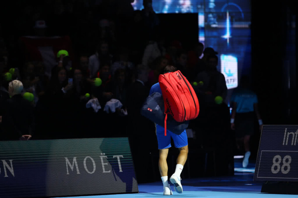 TURNEUL CAMPIONILOR // VIDEO Roger Federer, nervos în timpul debutului de la Londra » A fost învins în doar 89 de minute
