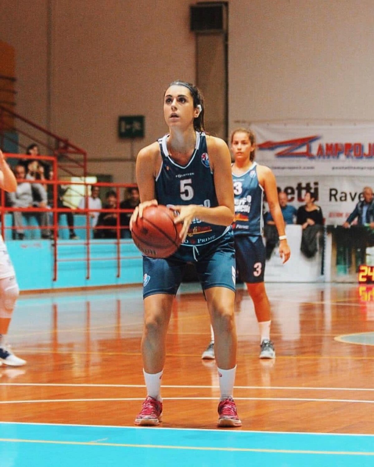 FOTO » O jucătoare de baschet impresionează în afara terenului