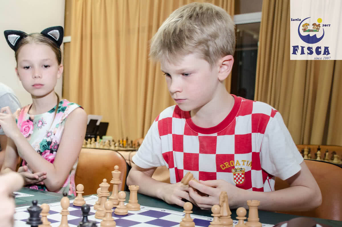 Toată lumea joacă șah în weekend! 