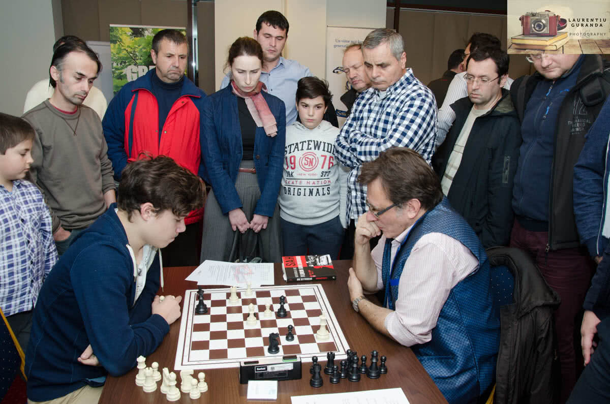 Toată lumea joacă șah în weekend! 
