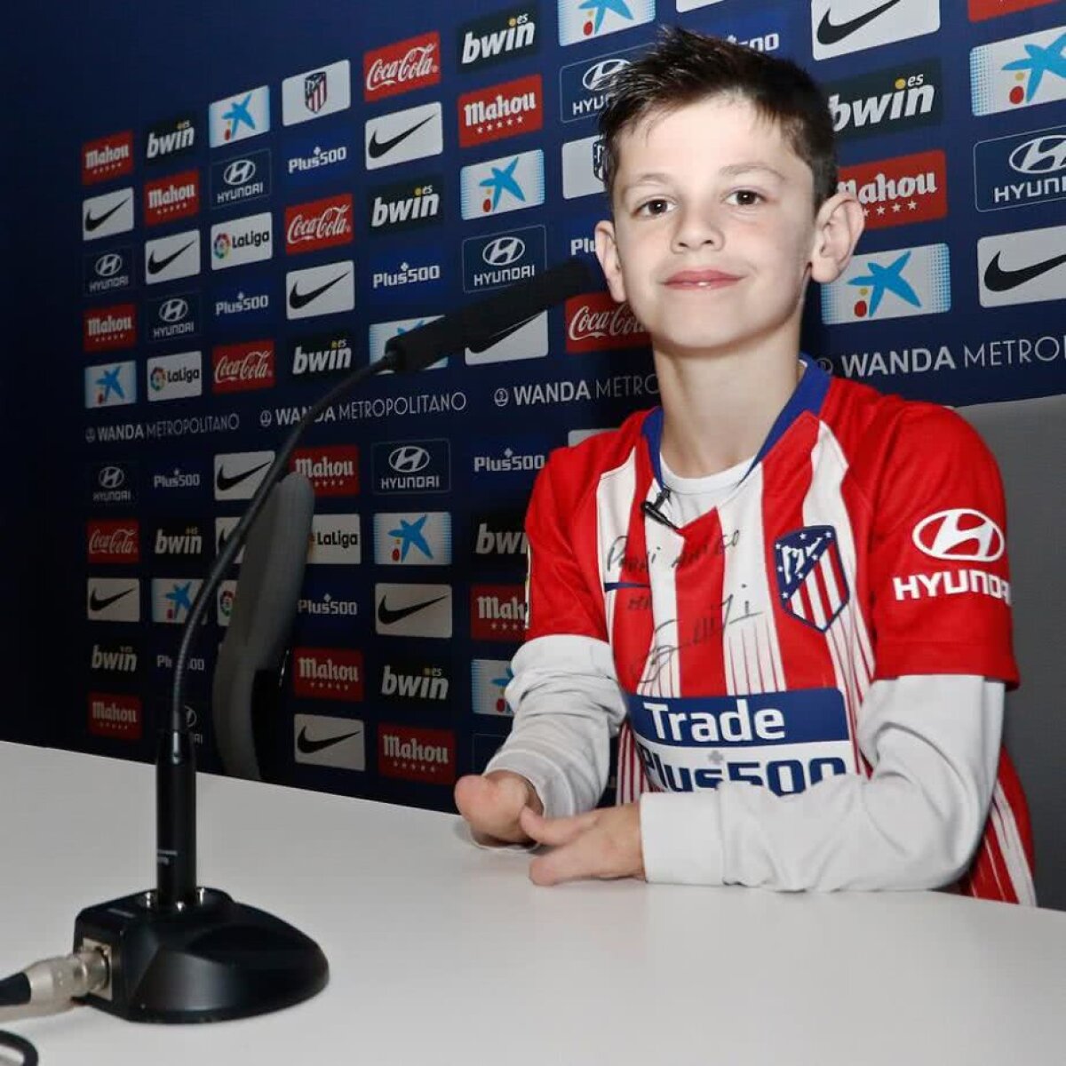 FOTO Povestea care l-a emoționat pe Griezmann » Puștiul argentinian rămas fără picioare și mâna dreaptă a trăit o zi de neuitat la Atlético