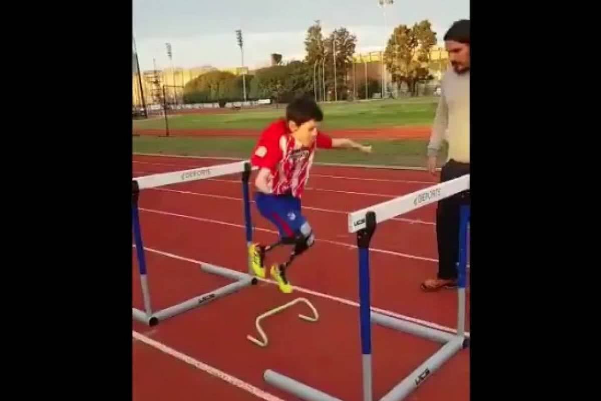 FOTO Povestea care l-a emoționat pe Griezmann » Puștiul argentinian rămas fără picioare și mâna dreaptă a trăit o zi de neuitat la Atlético