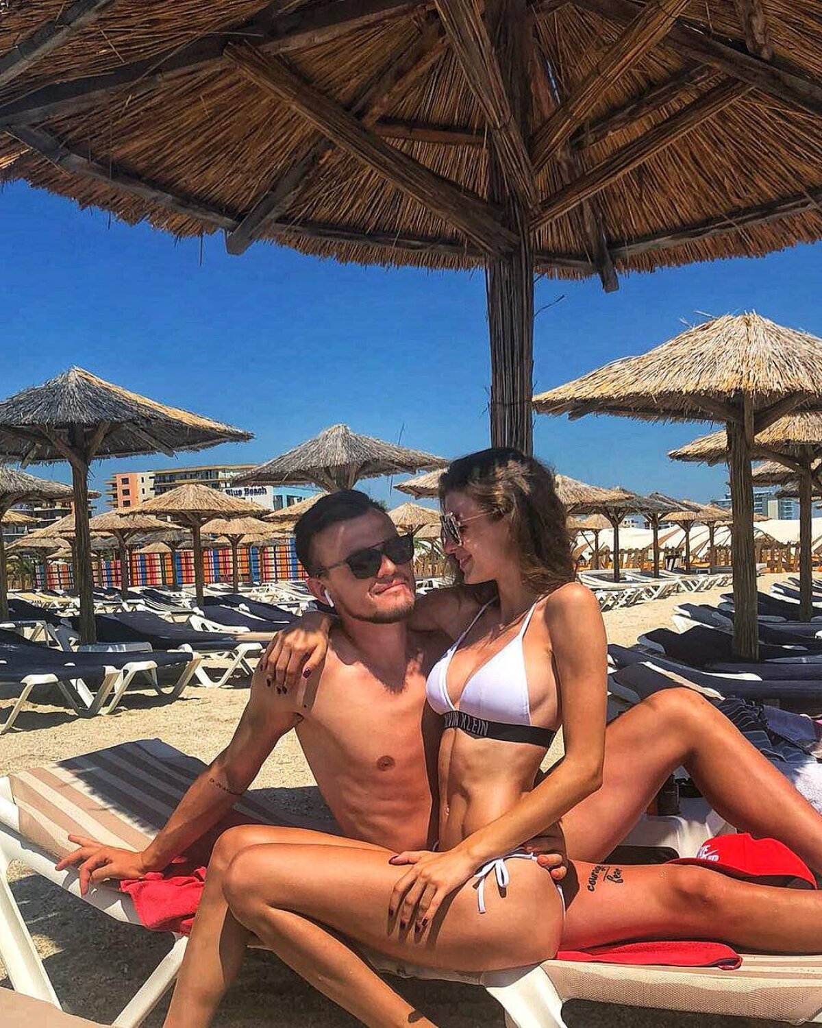 GALERIE FOTO Superba Diana! Un fotbalist din Liga 1 are lângă el o iubită foarte frumoasă cu o voce de aur