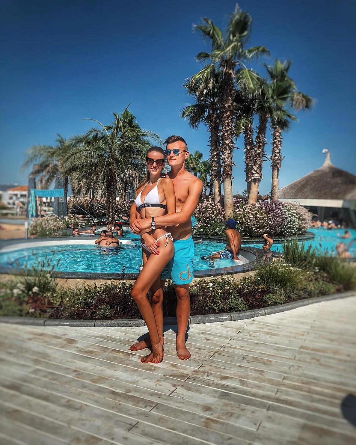 GALERIE FOTO Superba Diana! Un fotbalist din Liga 1 are lângă el o iubită foarte frumoasă cu o voce de aur