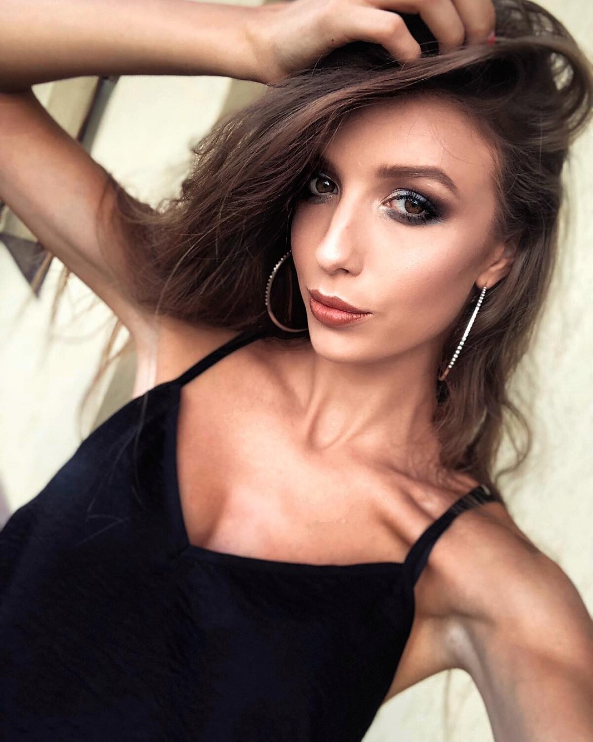 GALERIE FOTO Superba Diana! Un fotbalist din Liga 1 are lângă el o iubită foarte frumoasă cu o voce de aur