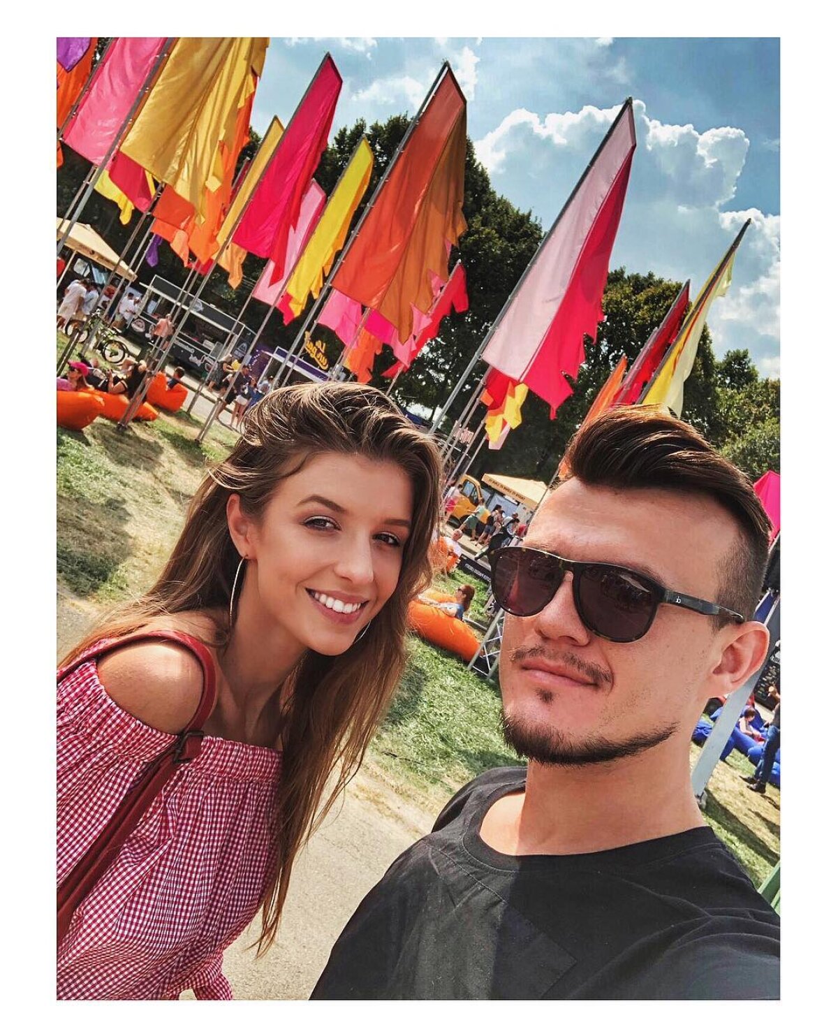 GALERIE FOTO Superba Diana! Un fotbalist din Liga 1 are lângă el o iubită foarte frumoasă cu o voce de aur