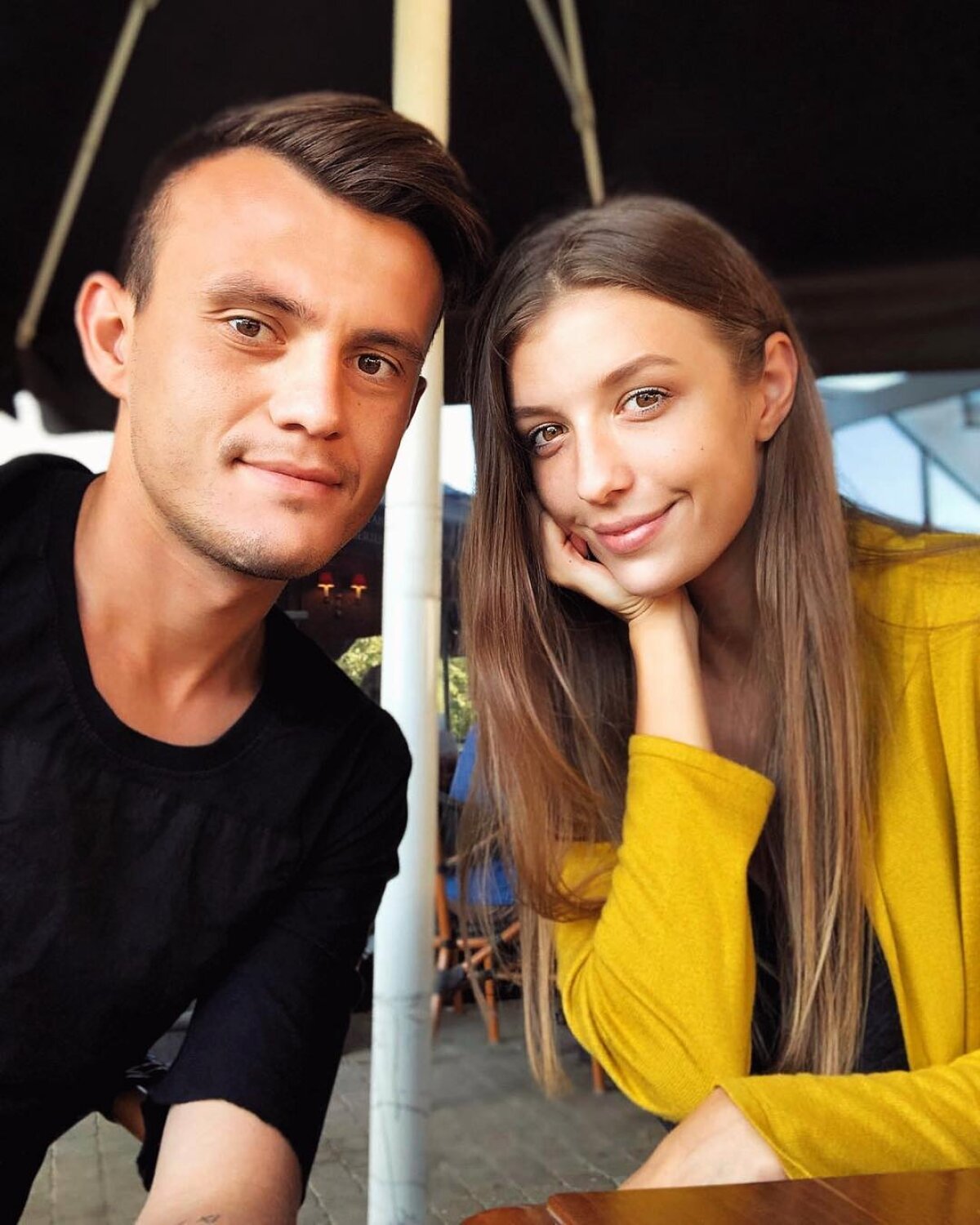 GALERIE FOTO Superba Diana! Un fotbalist din Liga 1 are lângă el o iubită foarte frumoasă cu o voce de aur