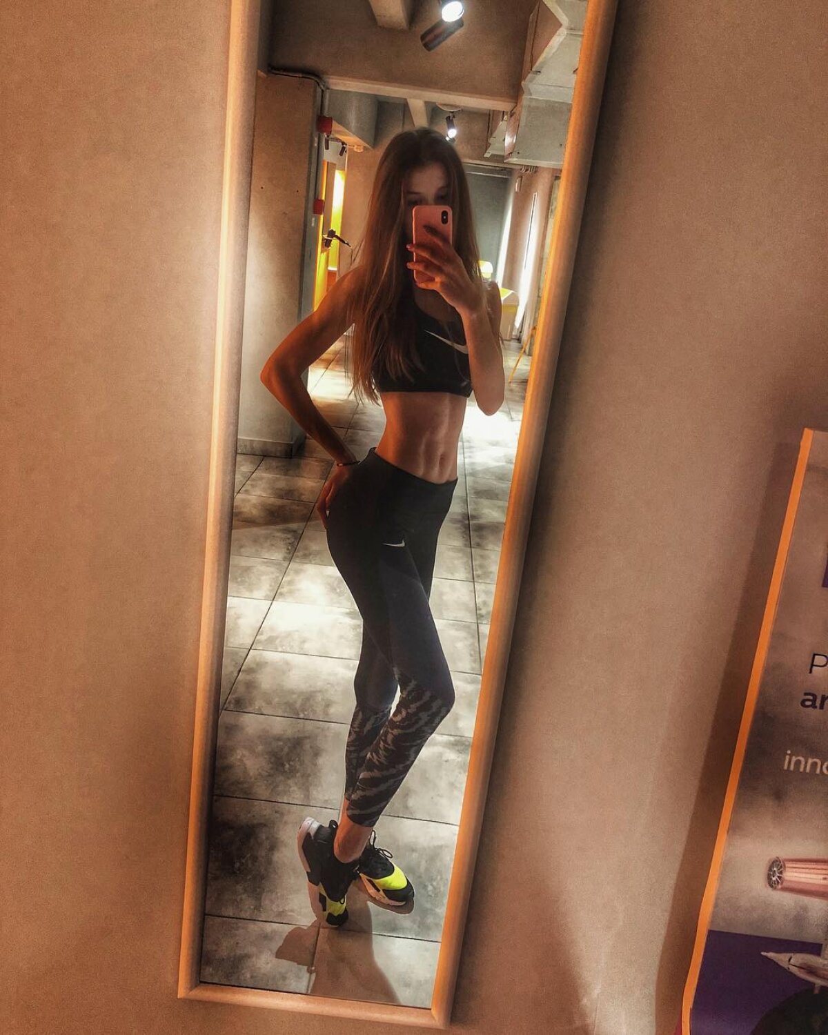 GALERIE FOTO Superba Diana! Un fotbalist din Liga 1 are lângă el o iubită foarte frumoasă cu o voce de aur