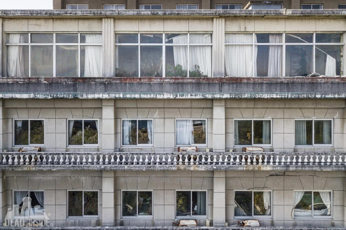 FOTO Imagini FABULOASE din interiorul celui mai mare hotel abandonat