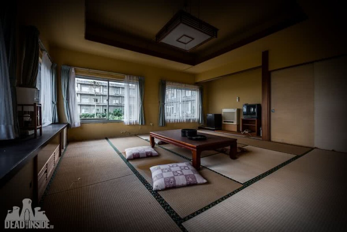 FOTO Imagini FABULOASE din interiorul celui mai mare hotel abandonat