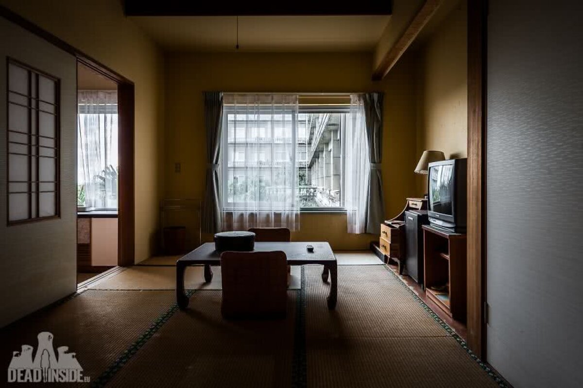 FOTO Imagini FABULOASE din interiorul celui mai mare hotel abandonat