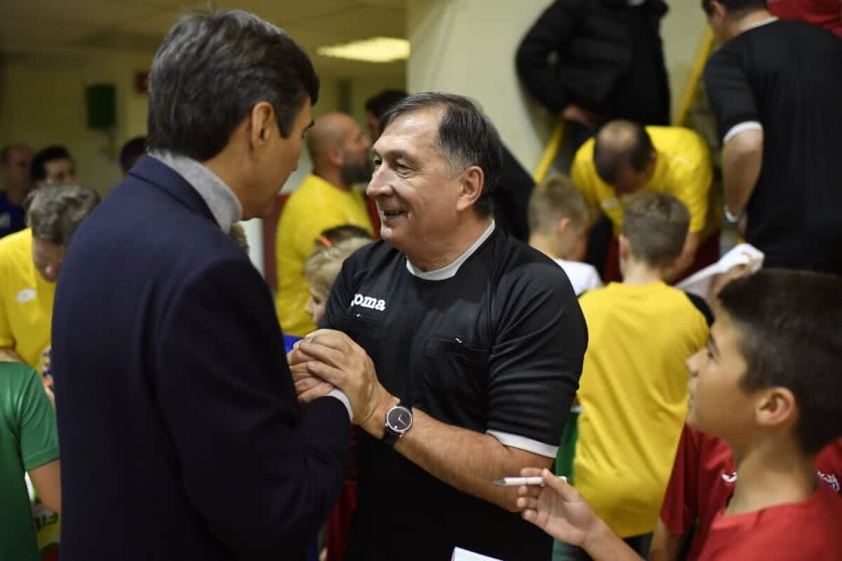 VIDEO + FOTO Meci demonstrativ în memoria lui Didi Prodan » Steaua vs legendele României cu Lăcătuș, Prunea, Pancu sau Lupescu pe teren