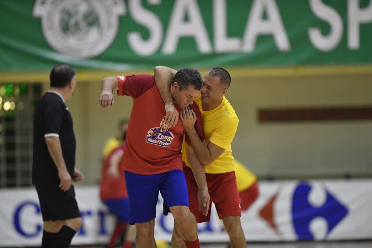VIDEO + FOTO Meci demonstrativ în memoria lui Didi Prodan » Steaua vs legendele României cu Lăcătuș, Prunea, Pancu sau Lupescu pe teren