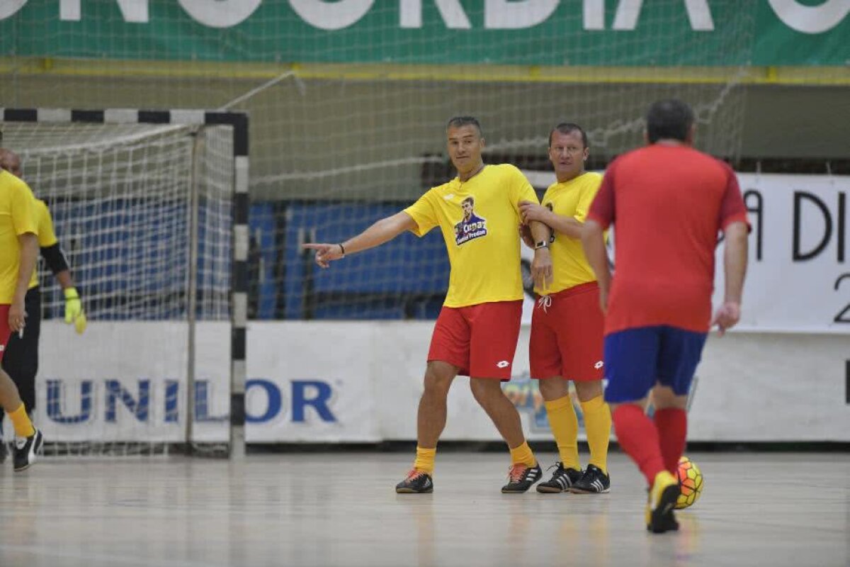 VIDEO + FOTO Meci demonstrativ în memoria lui Didi Prodan » Steaua vs legendele României cu Lăcătuș, Prunea, Pancu sau Lupescu pe teren