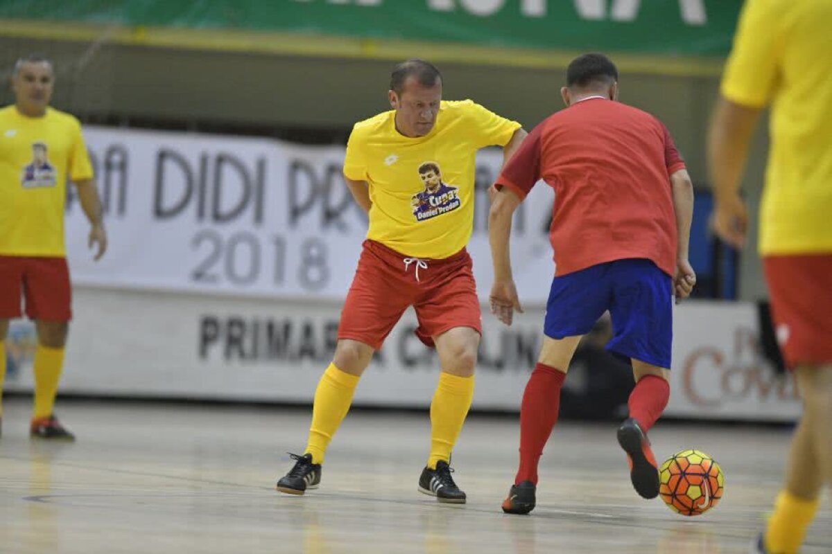 VIDEO + FOTO Meci demonstrativ în memoria lui Didi Prodan » Steaua vs legendele României cu Lăcătuș, Prunea, Pancu sau Lupescu pe teren