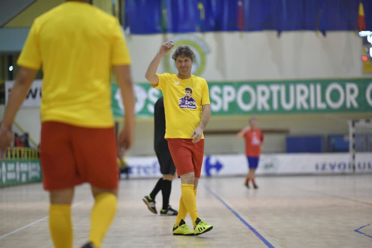 VIDEO + FOTO Meci demonstrativ în memoria lui Didi Prodan » Steaua vs legendele României cu Lăcătuș, Prunea, Pancu sau Lupescu pe teren