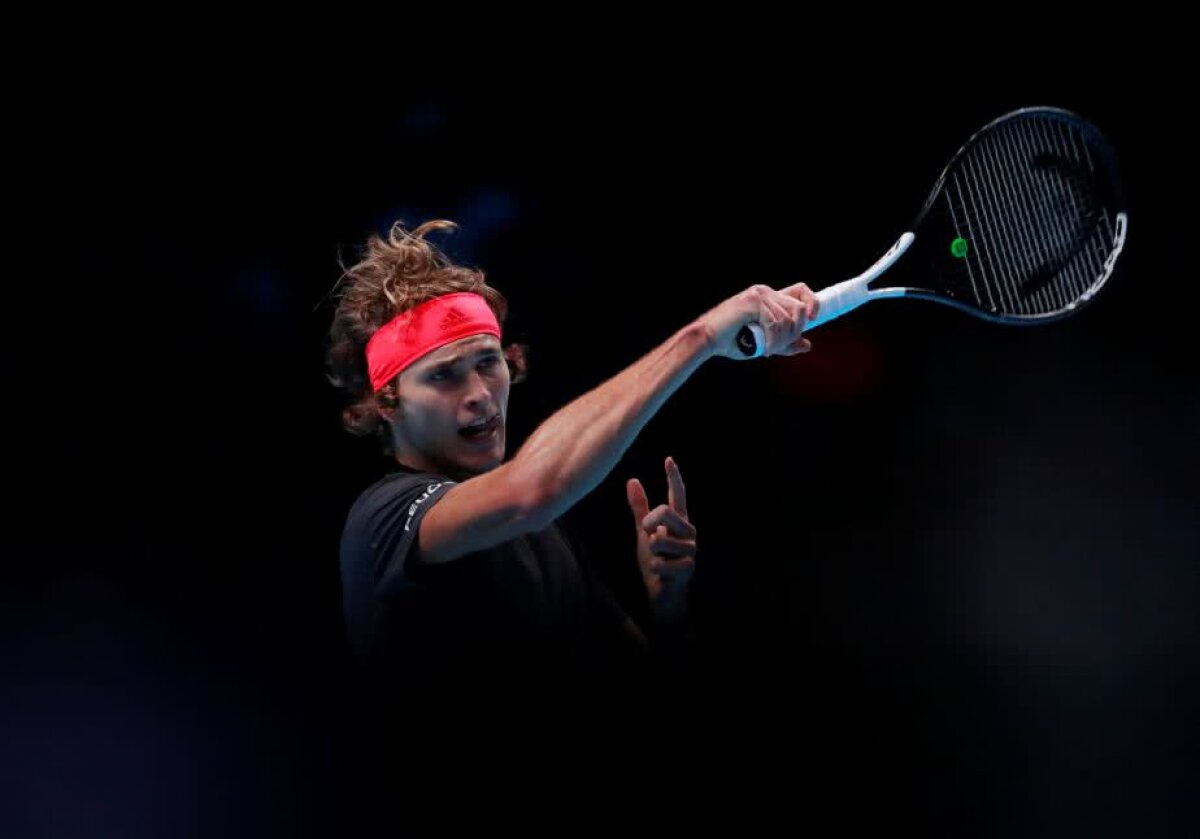 TURNEUL CAMPIONILOR // VIDEO + FOTO Zverev l-a bătut pe Federer și merge în finală » Toți fanii l-au huiduit: "Nu am greșit cu nimic"