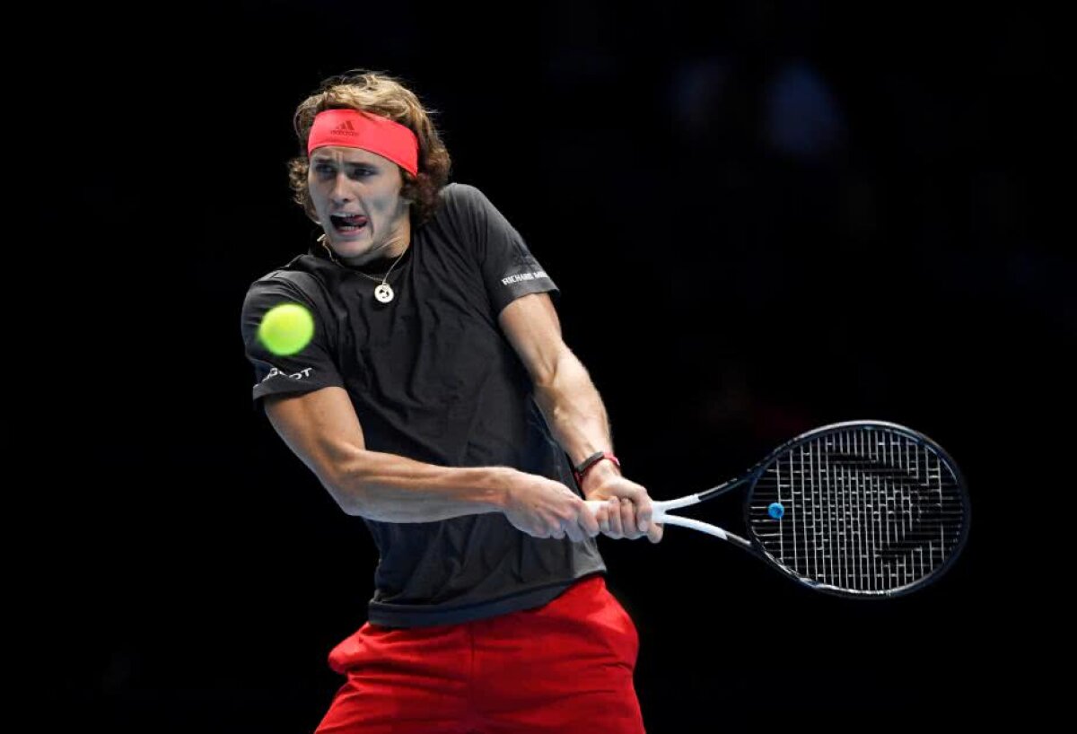 TURNEUL CAMPIONILOR // VIDEO + FOTO Zverev l-a bătut pe Federer și merge în finală » Toți fanii l-au huiduit: "Nu am greșit cu nimic"