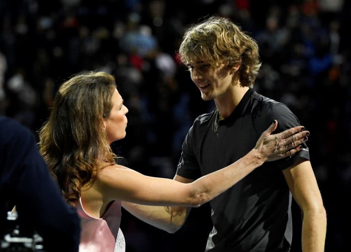 TURNEUL CAMPIONILOR // VIDEO + FOTO Zverev l-a bătut pe Federer și merge în finală » Toți fanii l-au huiduit: "Nu am greșit cu nimic"