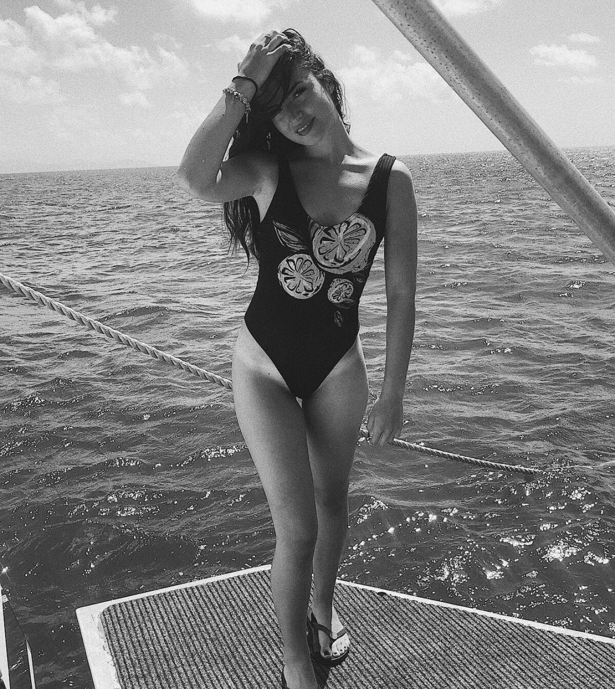 GALERIE FOTO INCENDIARĂ Artista de doar 19 ani care incendiază internetul: "Sportul e viață, sănătate și sursa ambiției mele!"