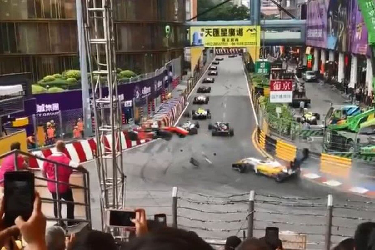 VIDEO + FOTO UPDATE Accident ÎNFIORĂTOR în Formula 3 » 5 persoane rănite: pilotul, fractură de coloană 